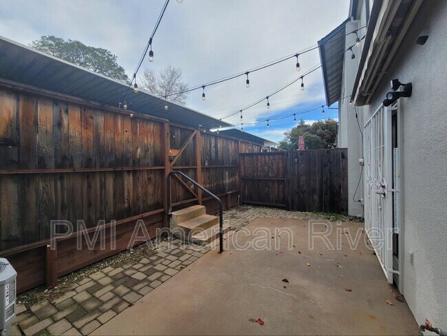 Building Photo - 6693 Greenback Ln