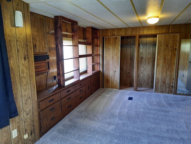 Building Photo - 3 bed/2bath mobile home walking distance t...