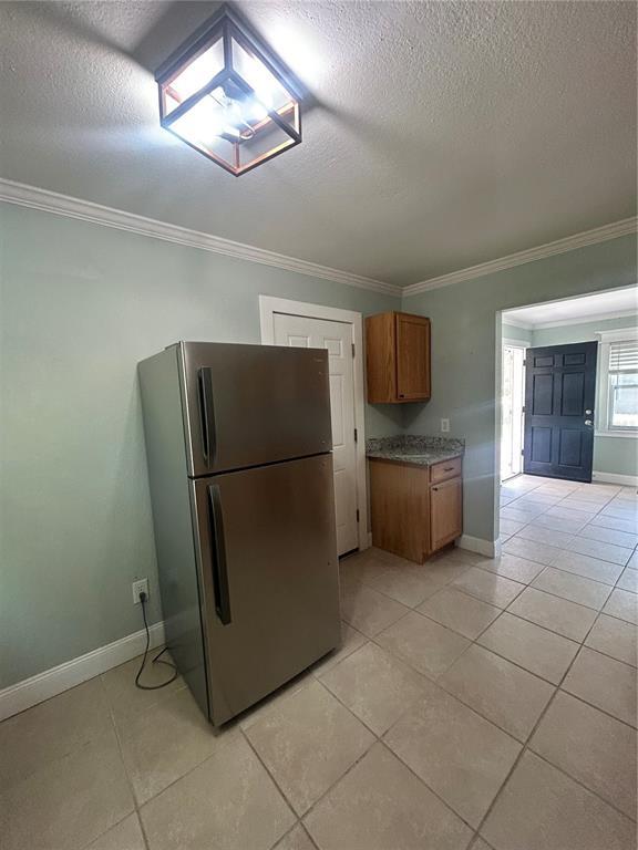Building Photo - 218 N Cypress Way