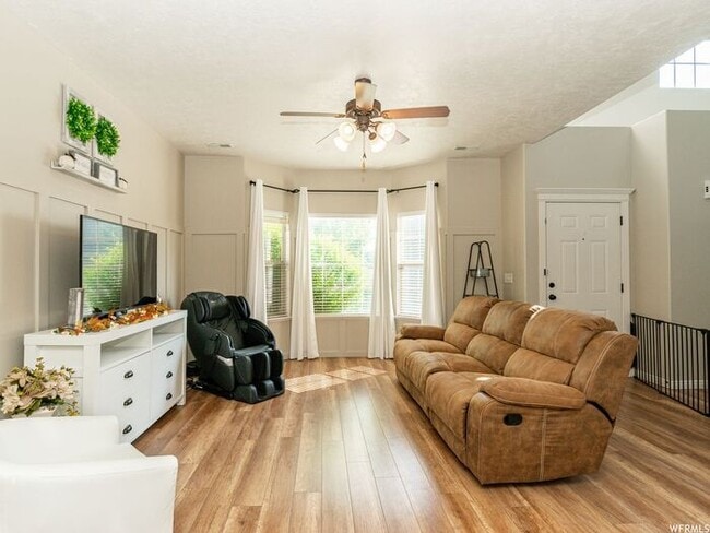 Building Photo - Beautiful Riverton Townhome w 1 car garage...