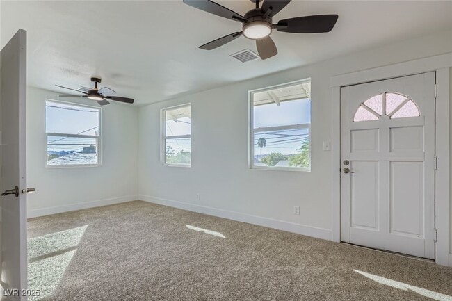 Building Photo - 663 D