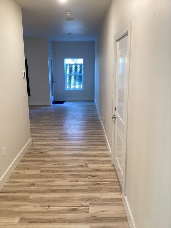 Building Photo - 2950 SW Coho St