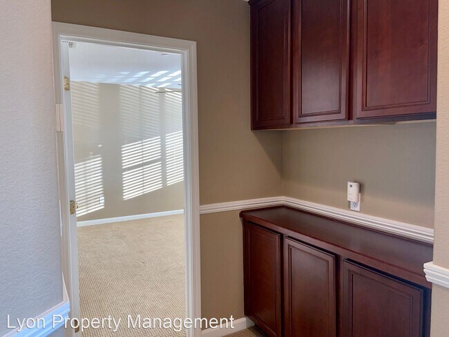 Building Photo - 2 br, 2.5 bath House - 2504 Esplanade Circle