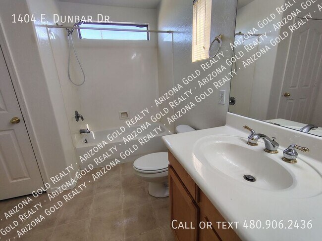 Building Photo - 1404 E Dunbar Dr