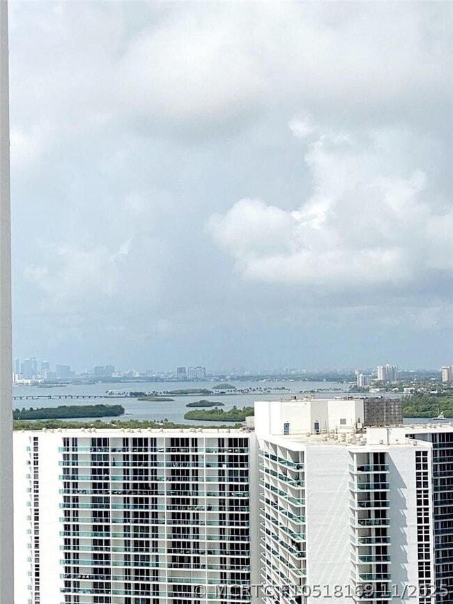Building Photo - 16001 Collins Ave