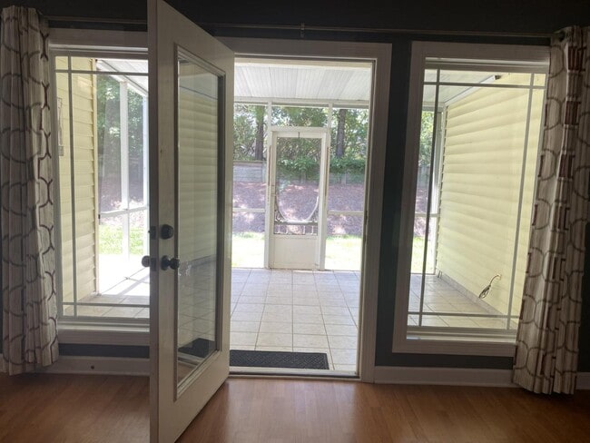 Building Photo - 160 Molinia Dr