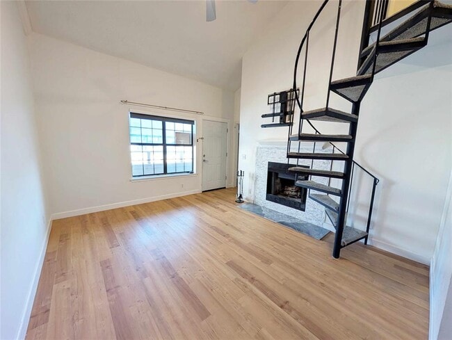 Building Photo - 11130 N Stratford Dr