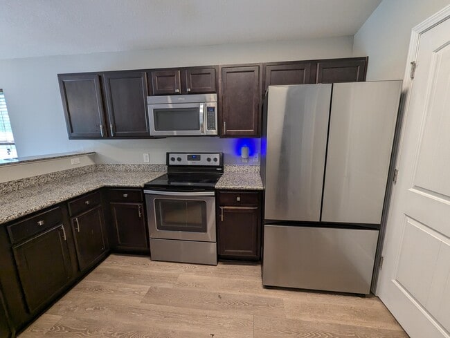Building Photo - 8450 Island Dr
