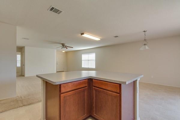 Building Photo - 621 Woodpecker Ln