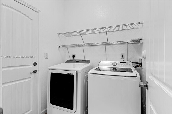 Building Photo - 28381 SW 128th Pl