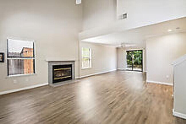 Building Photo - Beautiful 3 Bedroom Home-$750.00 Off 1st M...