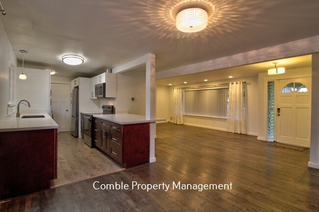 Building Photo - 16605 NE 87th St