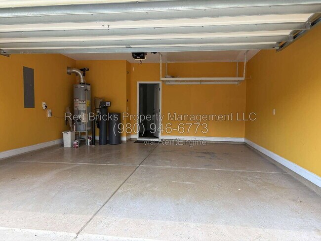 Building Photo - 2403 Palmdale Walk Dr