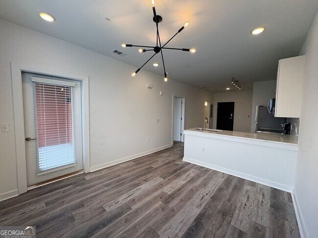 Building Photo - 525 Parkway Dr NE