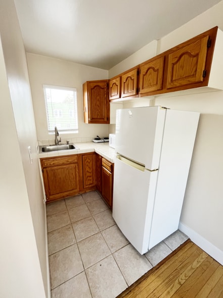 Building Photo - 250 Cliff Dr