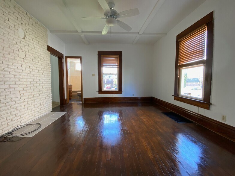Building Photo - 329 E 19th Ave