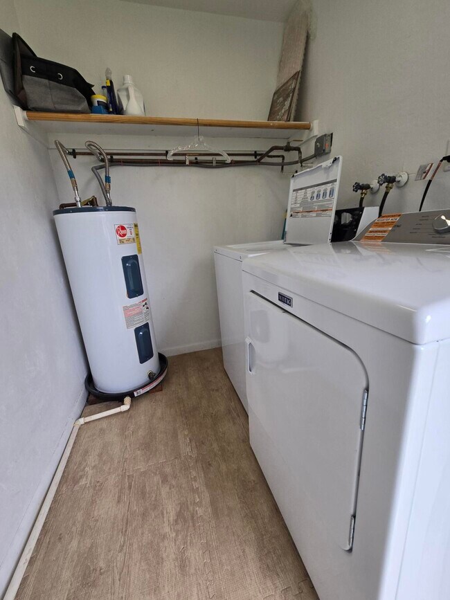 Building Photo - 3101 Albatross Rd