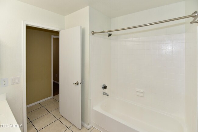 Building Photo - 3653 W Saragosa St