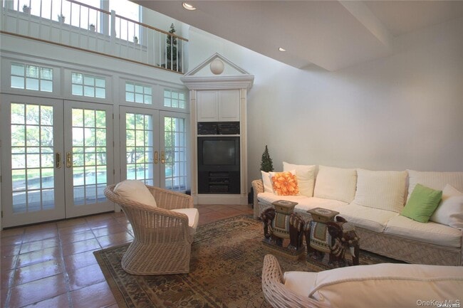 Building Photo - 435 Bryant Ave