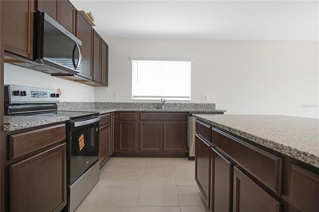 Building Photo - 616 Royal Palm Dr