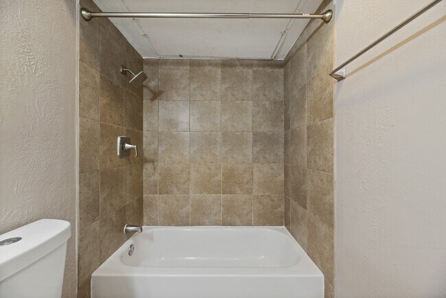 Building Photo - 17615 Autumn Hills Dr