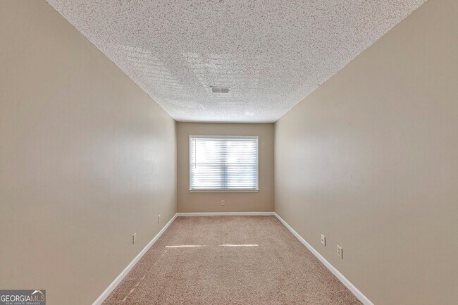 Building Photo - 260 Manning Rd SW