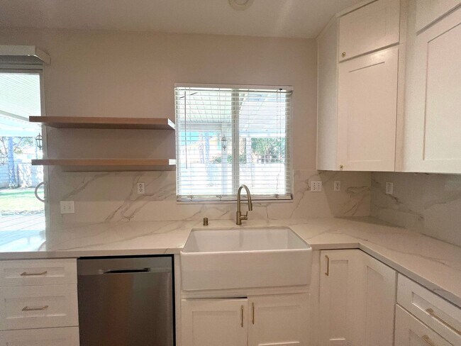 Building Photo - Spacious 5 Bedroom/3 Bath Home in Eastvale.