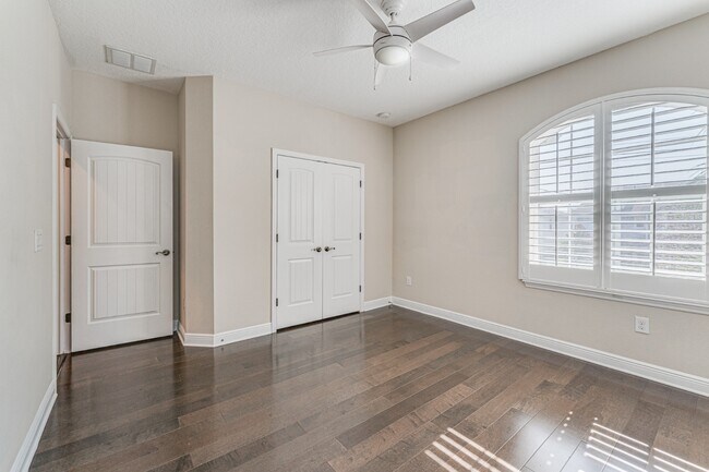 Building Photo - Stunning David weekly designed 3 BR+ OFFICE/ 2.5 BA / 2 Car executive townhouse in Hyde Park / So...