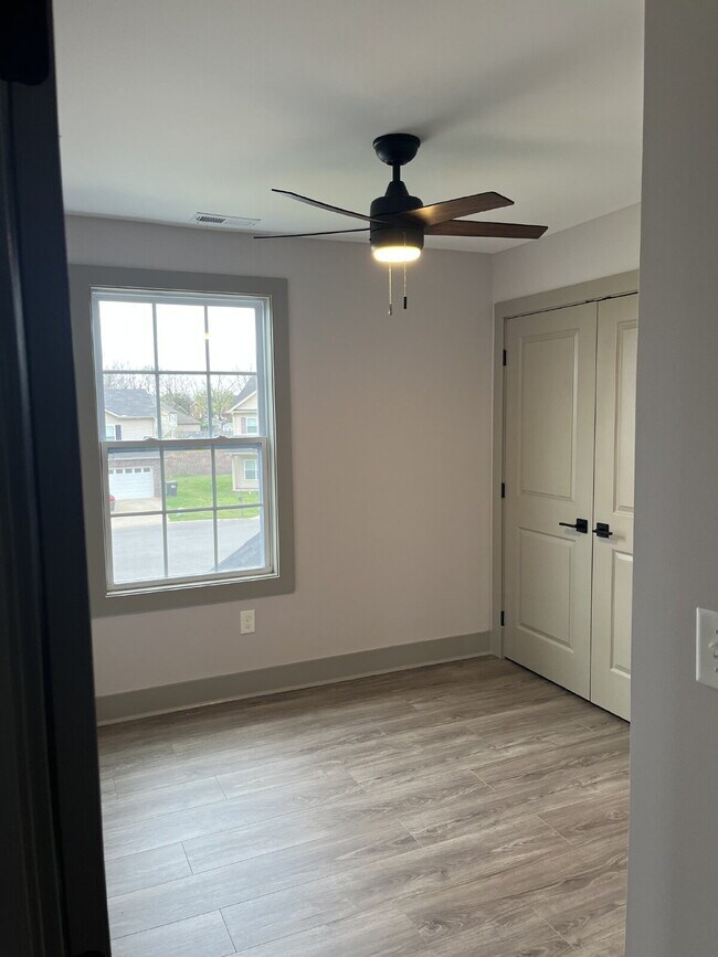 Building Photo - 2922 Painted Pony Dr