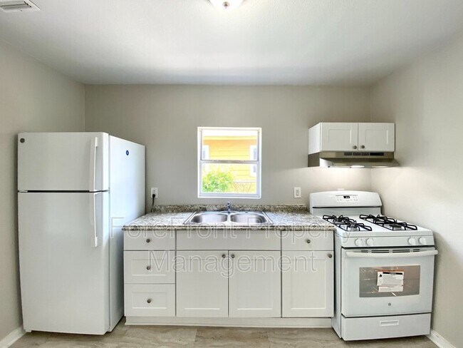 Building Photo - 1445 Delgado St