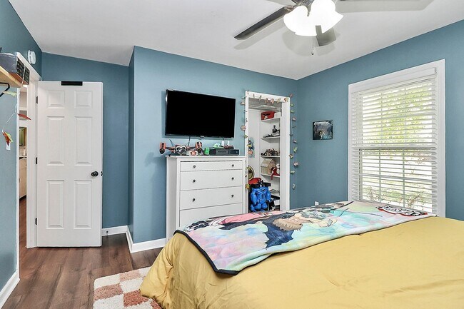 Building Photo - 4227 Deerfield Dr
