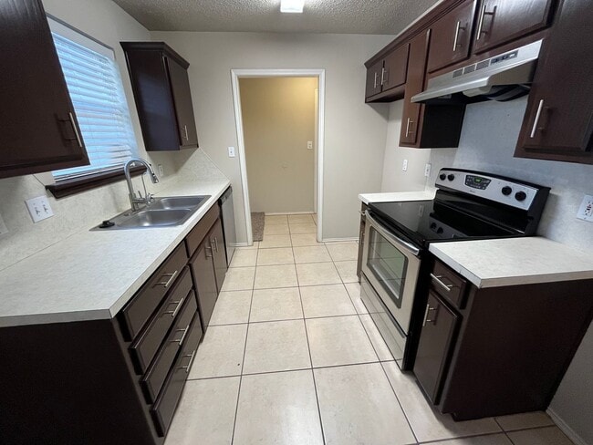 Building Photo - Cute Cottage