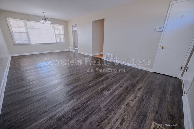 Building Photo - 10200 Tappan Dr