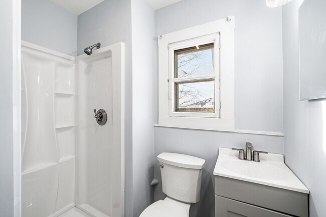 Building Photo - 1281 Middlesex St