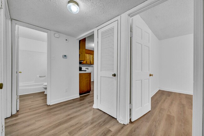 Building Photo - 521 16th St SW