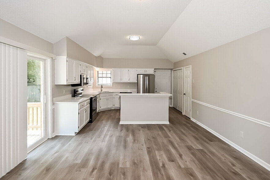 Building Photo - 822 White Pine Dr