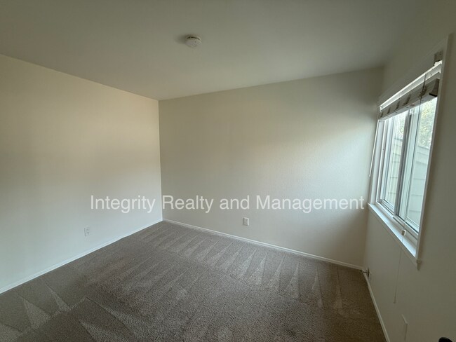 Building Photo - 475 E Chiswick Cir