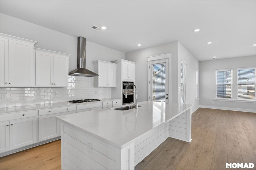 Building Photo - 319 Archar St