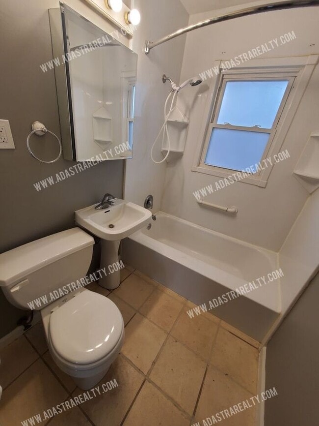 Building Photo - Beautiful 3 Bed/1 Bath Home in KCMO-Coming SOON!!