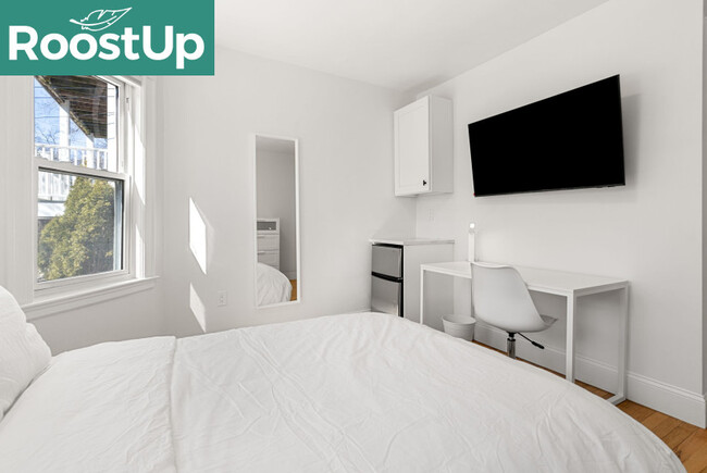 Building Photo - New RoostUp Furnished Private Bedroom with...