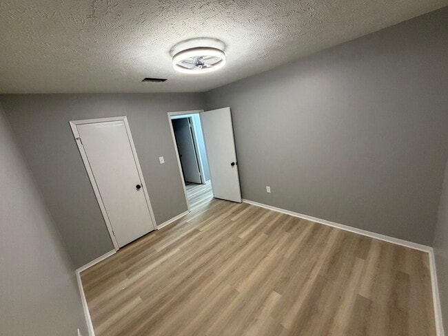 Building Photo - 501-511 11th Ave