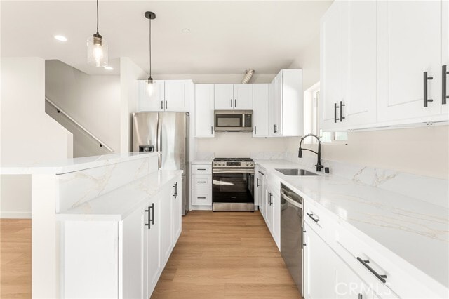 Building Photo - 904 S Hert St