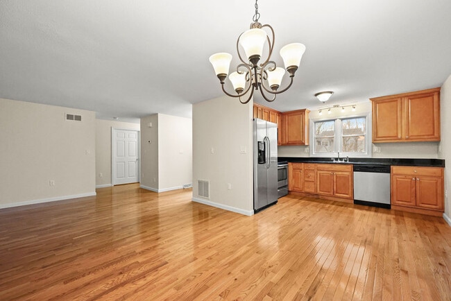 Building Photo - 15 Arapahoe Rd