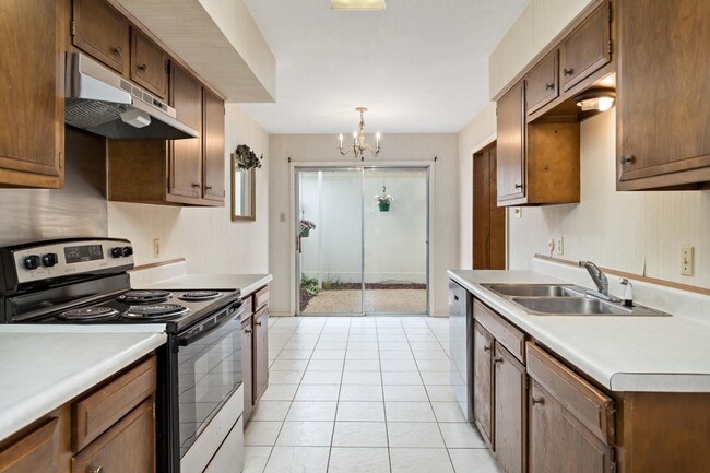 Building Photo - 5960 Townhouse Ln