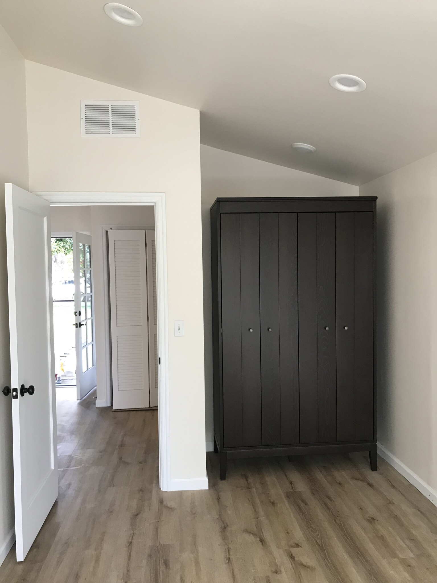 Bedroom wardrobe - 224 NE Jefferson St