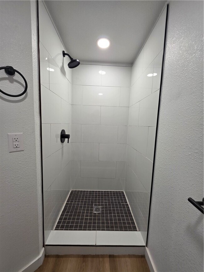 Building Photo - 2302 SE Jayel Terrace