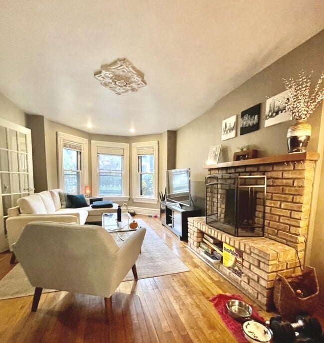 Primary Photo - 2 bedroom in Chicago IL 60614