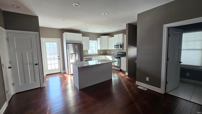 Primary Photo - 111 Carlin St