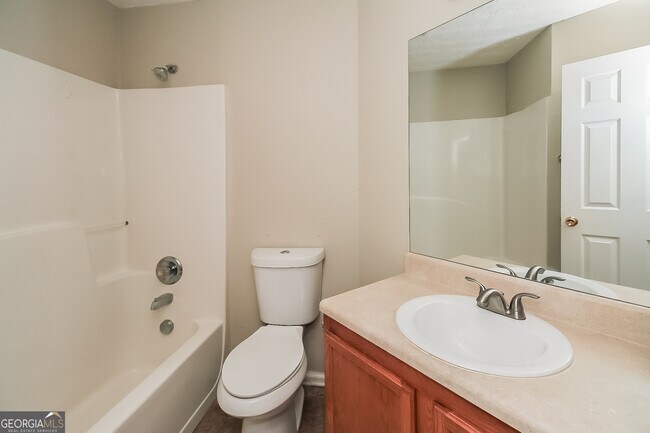 Building Photo - 415 Parkside Way