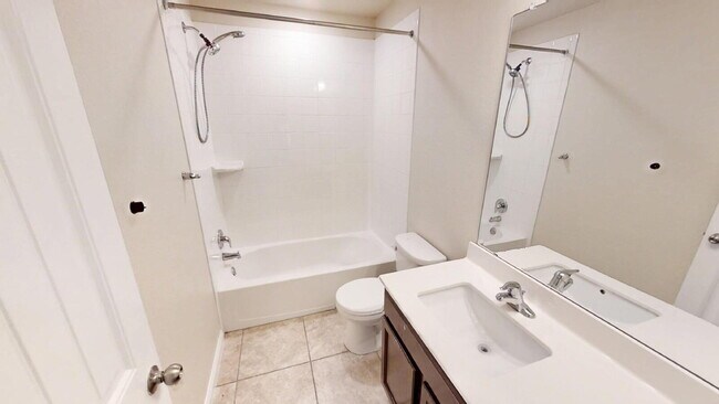 Building Photo - "Spacious 4-Bedroom Killeen Gem with Elega...